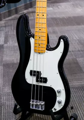 Fender - American Professional II Precision Bass, Maple Fingerboard - Black